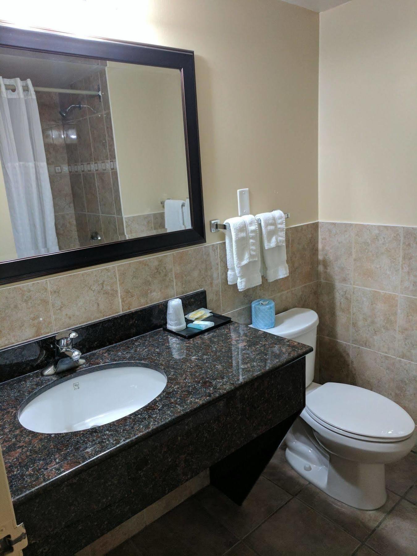 Luxury Inn Collingwood Bagian luar foto