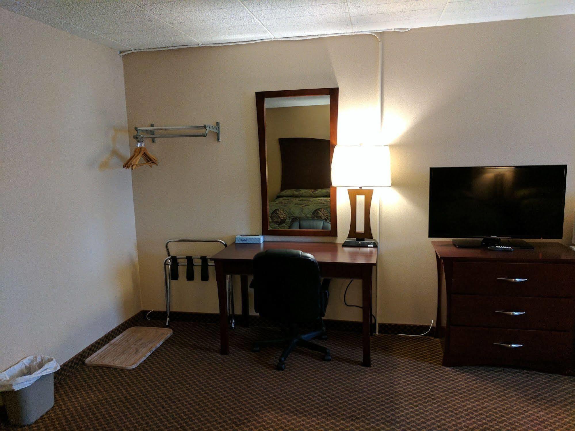 Luxury Inn Collingwood Bagian luar foto